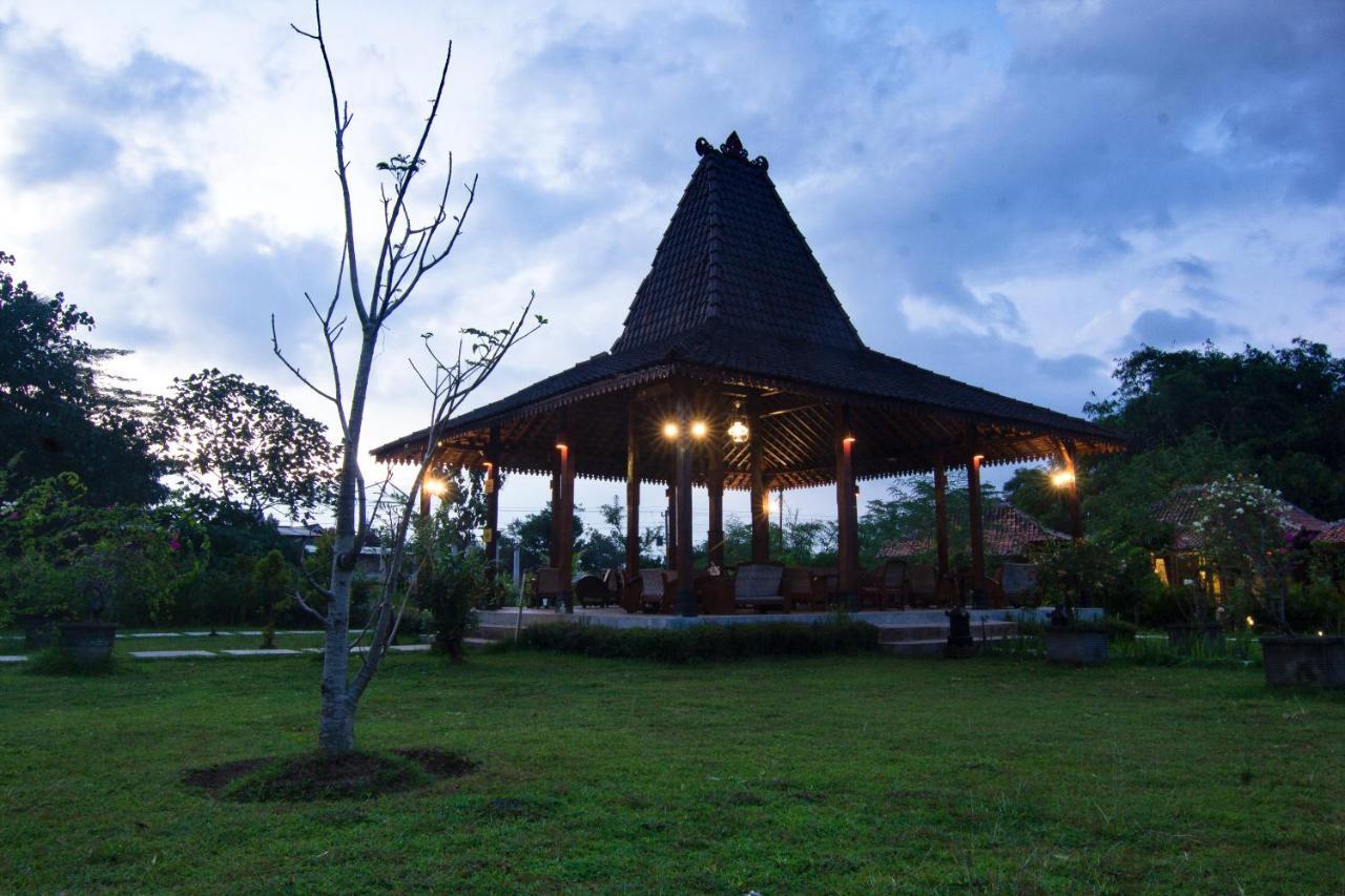 Balkondes Majaksingi Borobudur Apartment Magelang Exterior photo